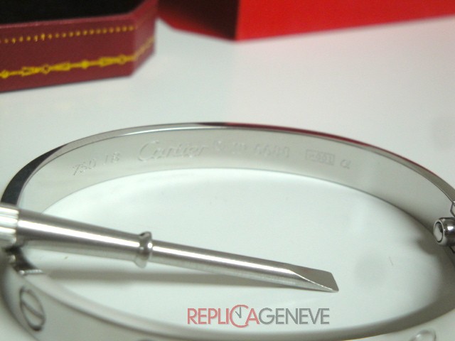 Cartier replica gioielli bracciale love oro bianco imitazione copia perfetta - immagine 3