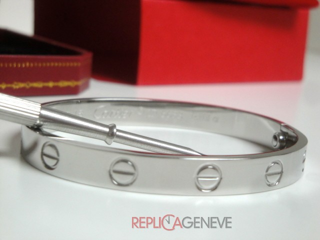 Cartier replica gioielli bracciale love oro bianco imitazione copia perfetta - immagine 7