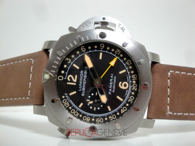 Officine Panerai replica luminor submersible acciaio depthe gauge leather