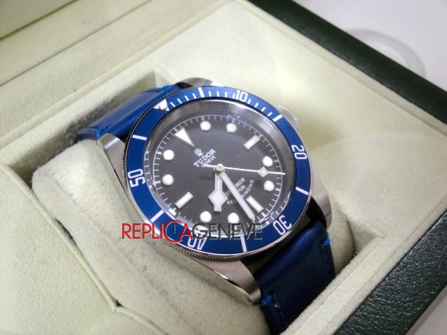 Tudor replica pelagos selfwinding strip leather blue orologio replica copia imitazione - immagine 4