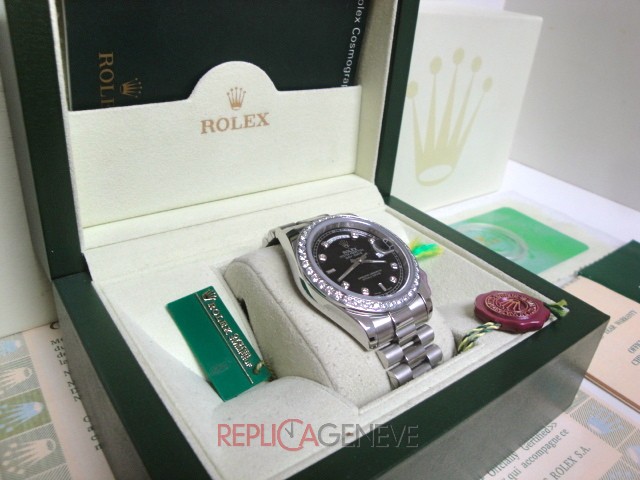 Rolex replica daydate ll white gold black dial diamond bezel president orologio replica copia imitazione - immagine 3