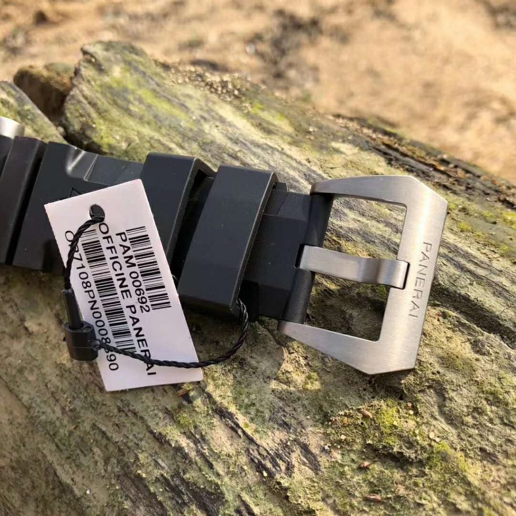 Panerai replica PAM 692 Luminor Submersible BMG-Tech Blue - immagine 9