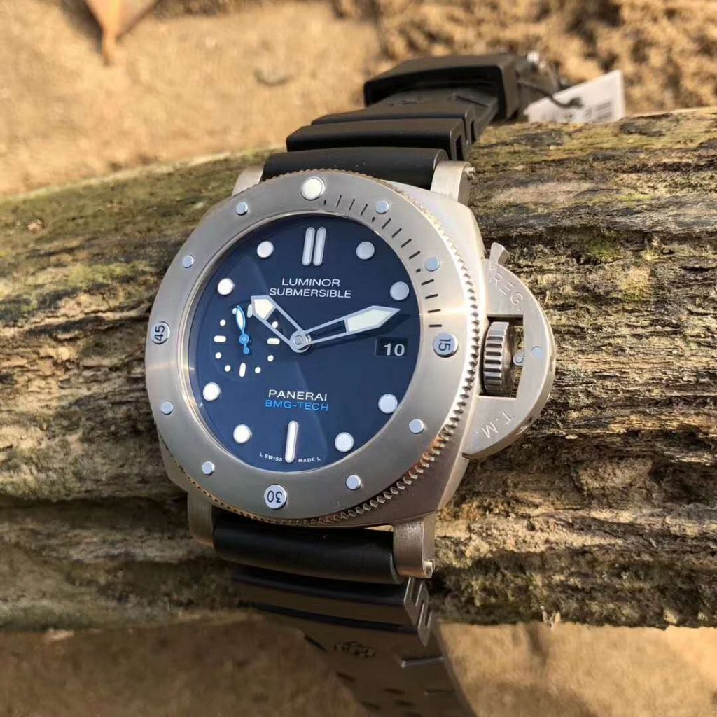 Panerai replica PAM 692 Luminor Submersible BMG-Tech Blue - immagine 7