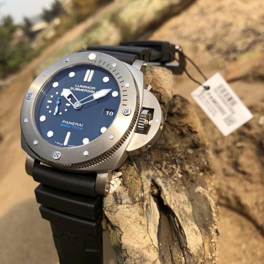 Panerai replica PAM 692 Luminor Submersible BMG-Tech Blue - immagine 5