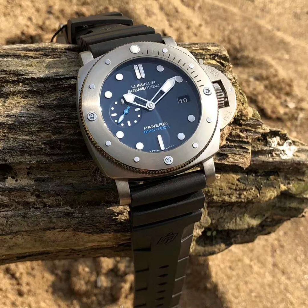 Panerai replica PAM 692 Luminor Submersible BMG-Tech Blue - immagine 3