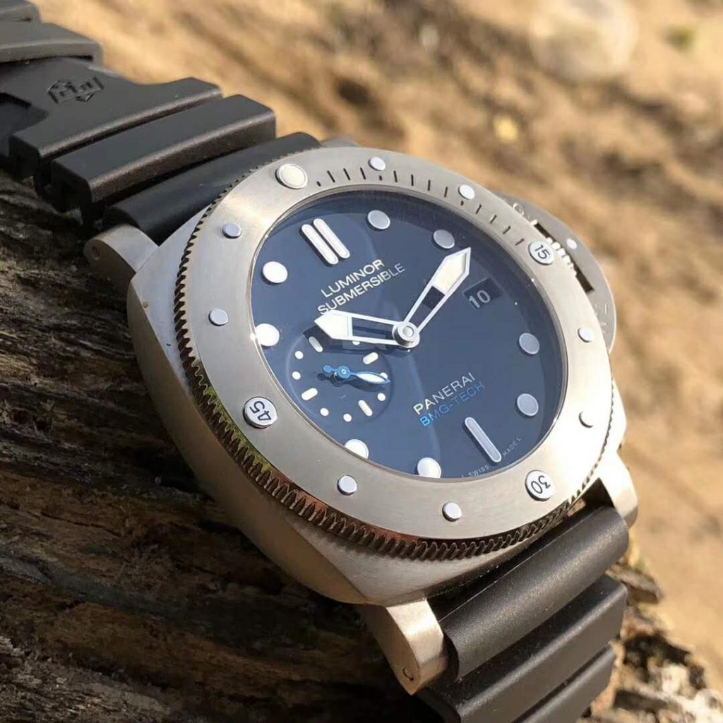 Panerai replica PAM 692 Luminor Submersible BMG-Tech Blue - immagine 2