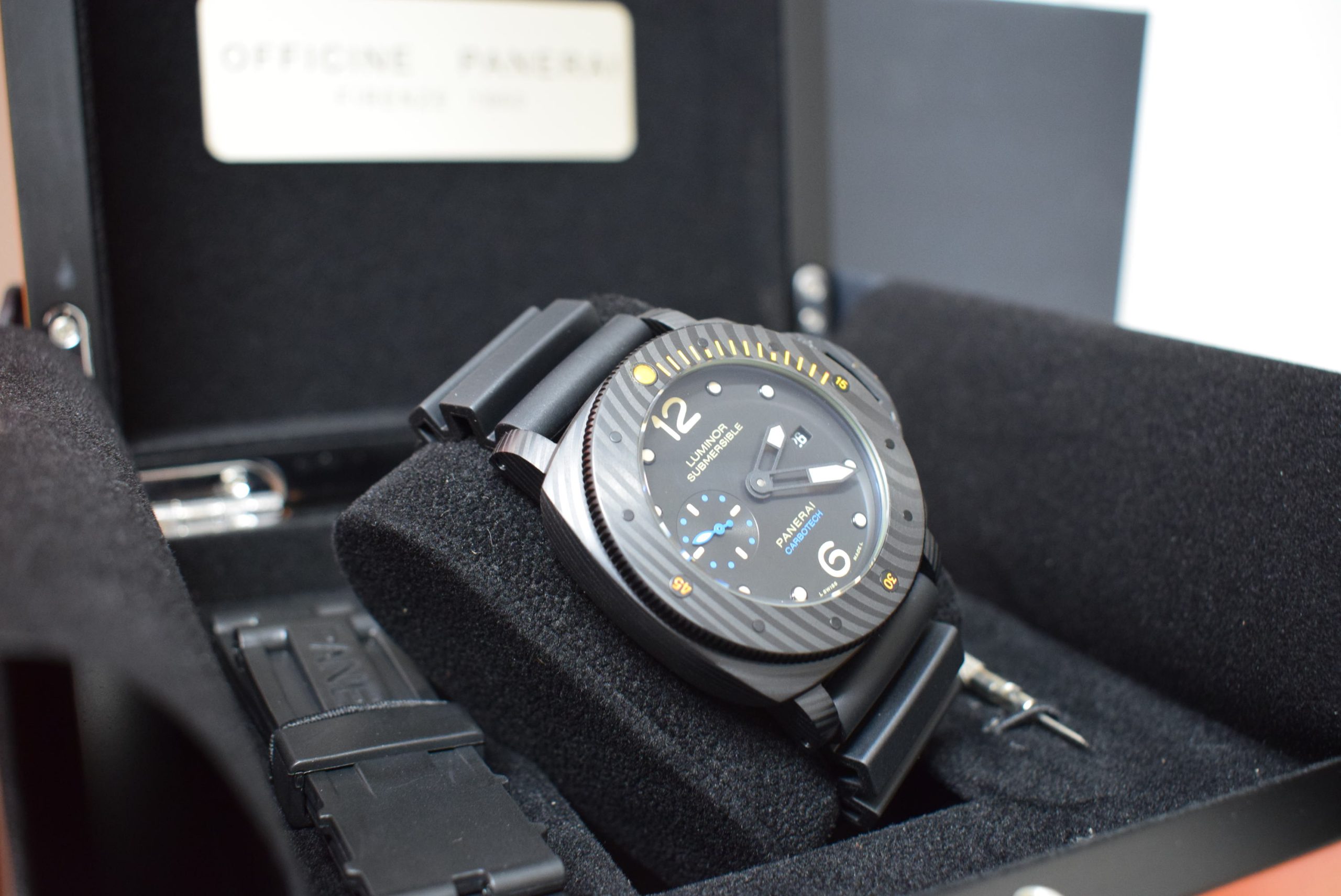 Officine Panerai replica luminor submersible carbotech pro-hunter pvd rubber-b - immagine 4