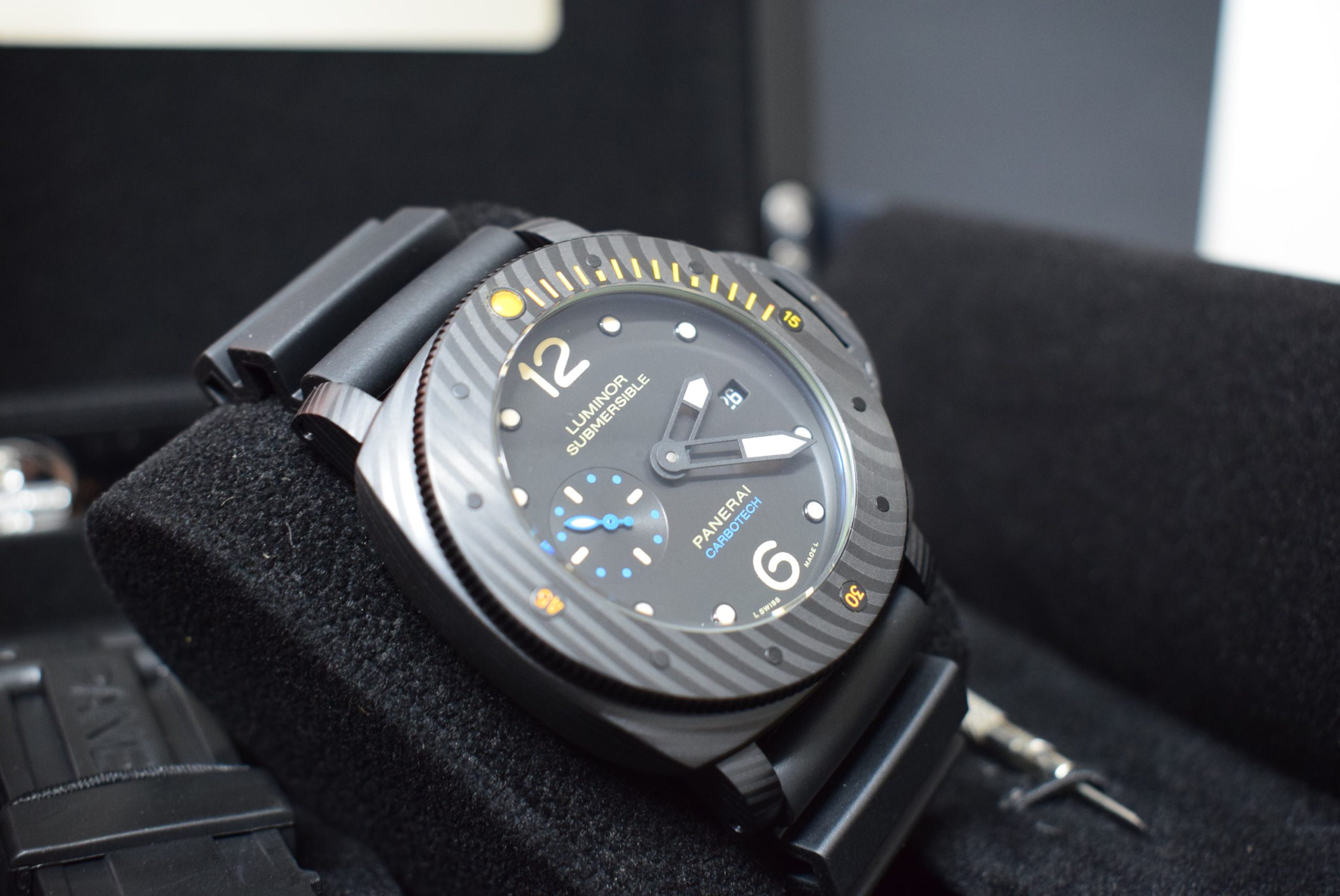 Officine Panerai replica luminor submersible carbotech pro-hunter pvd rubber-b - immagine 5