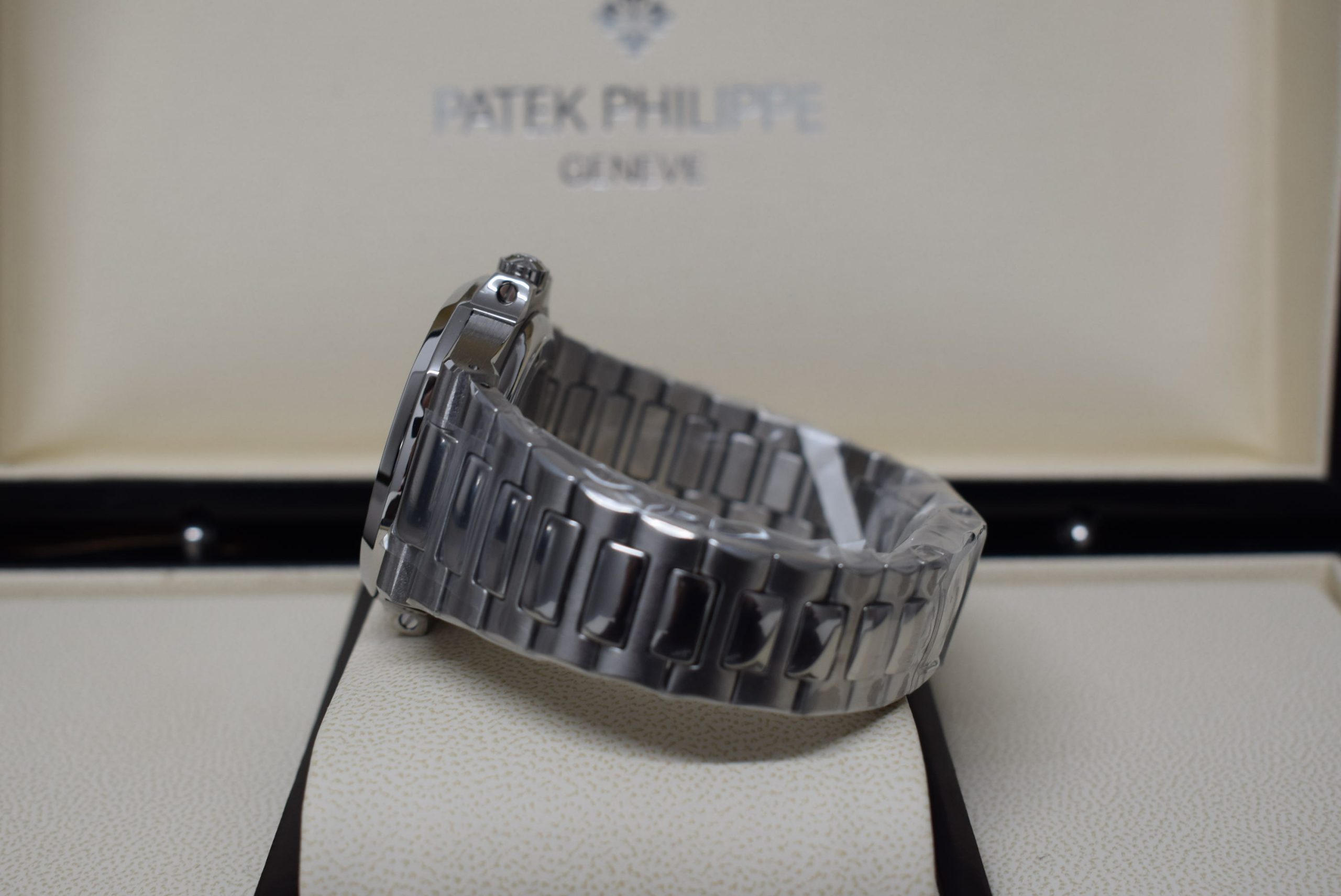 Patek Philippe nautilus 5711 black dial skeletron orologio replica imitazione copia - immagine 8