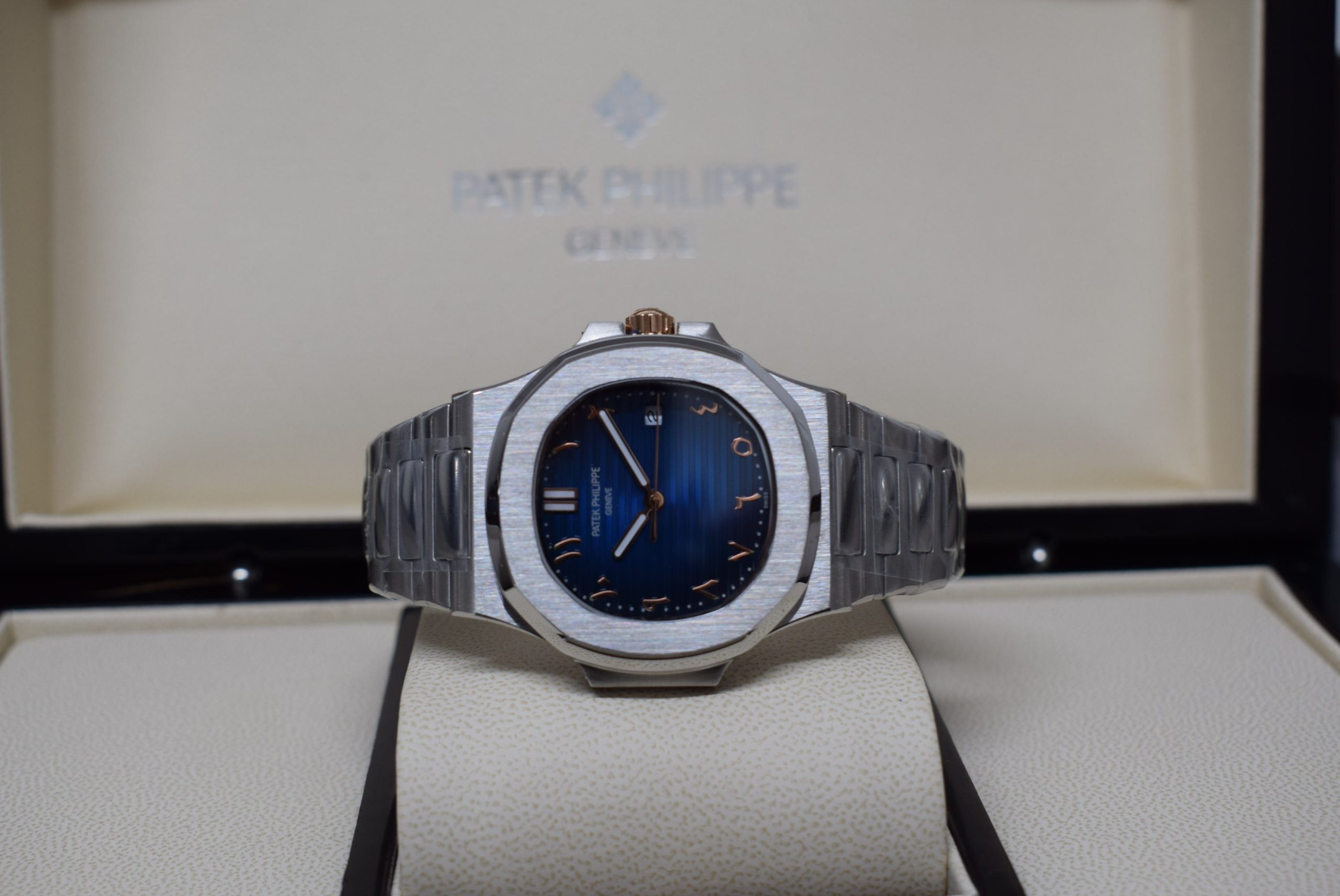 Patek Philippe replica nautilus 5711 blue arabic dial - immagine 2