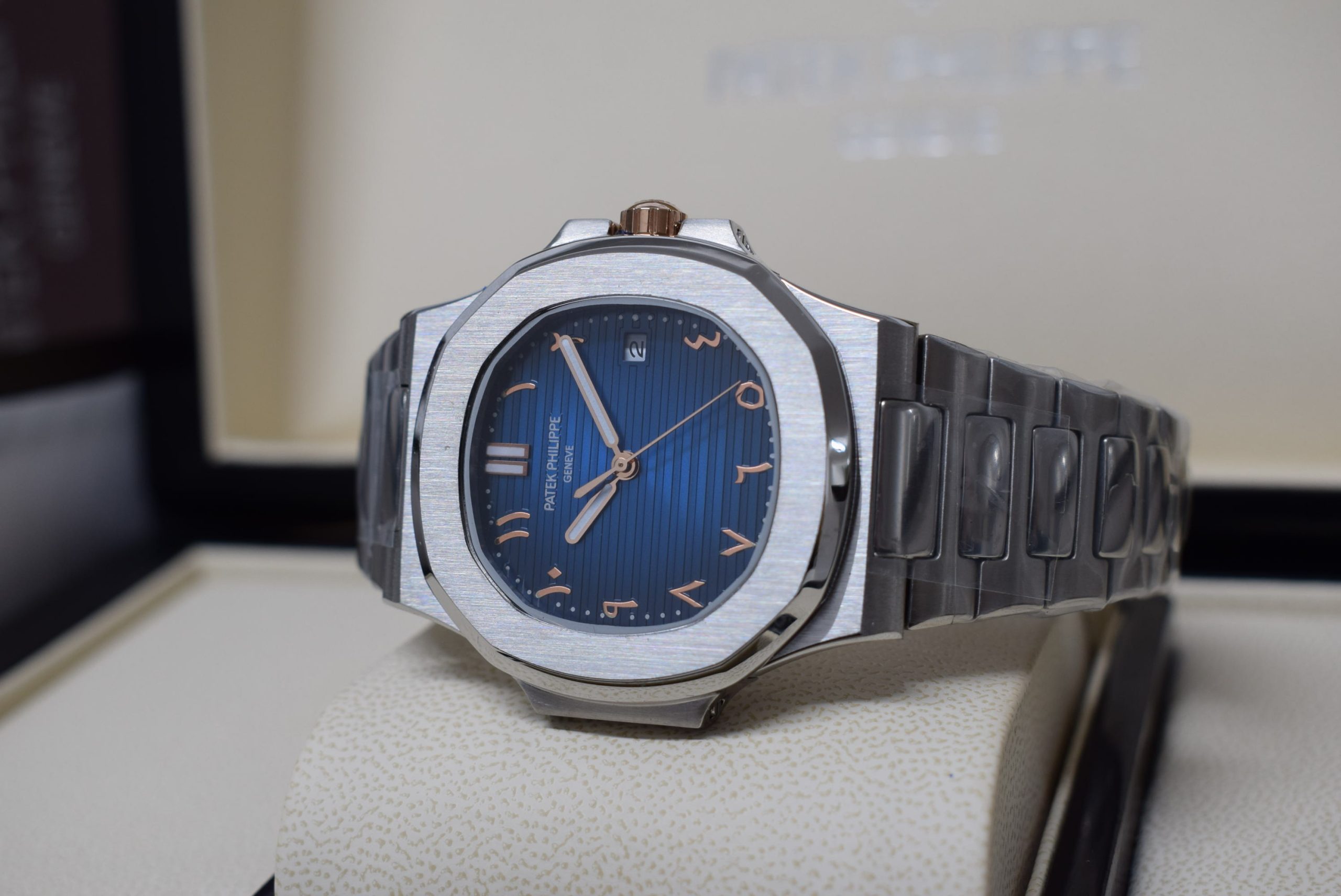 Patek Philippe replica nautilus 5711 blue arabic dial - immagine 3