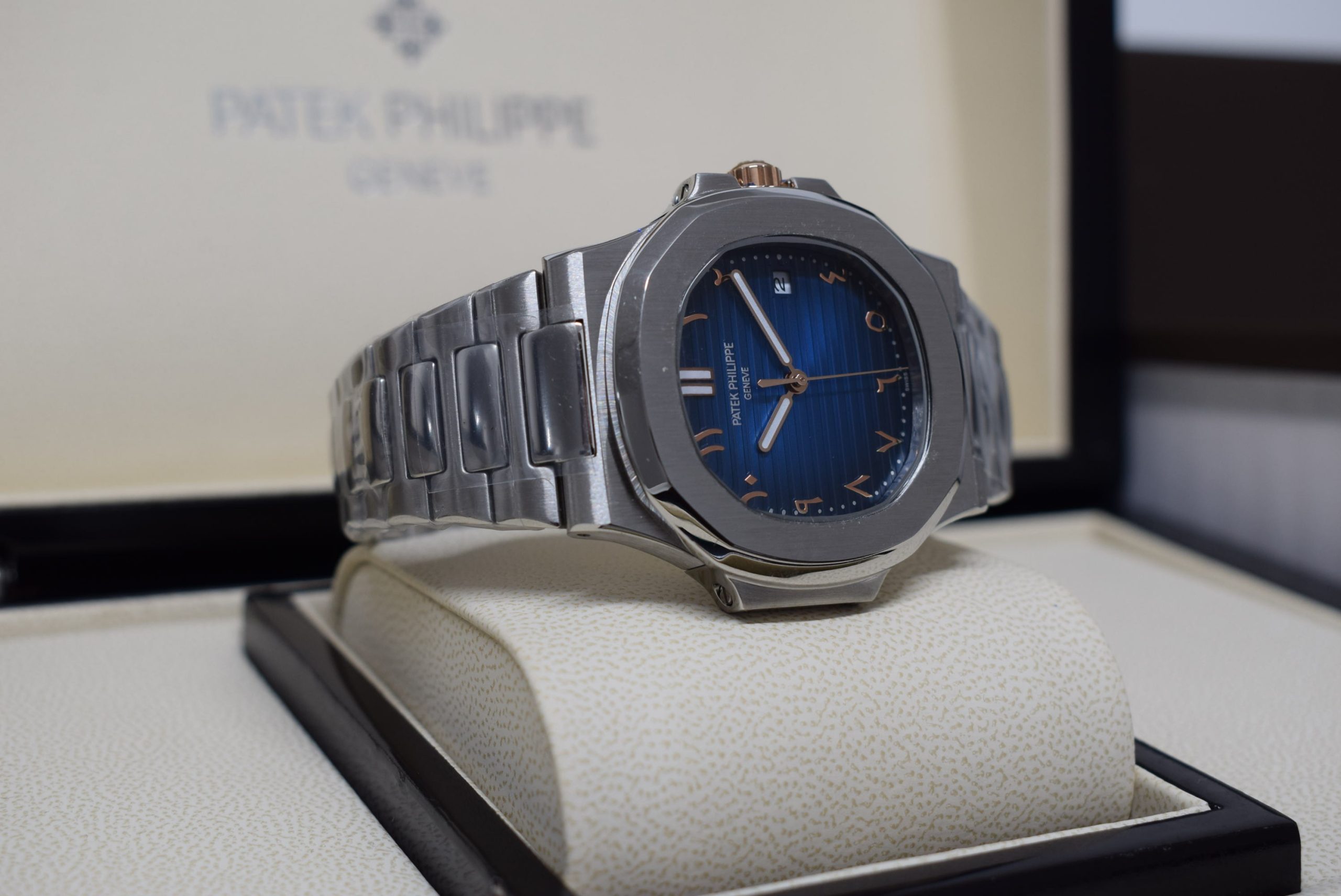 Patek Philippe replica nautilus 5711 blue arabic dial - immagine 4