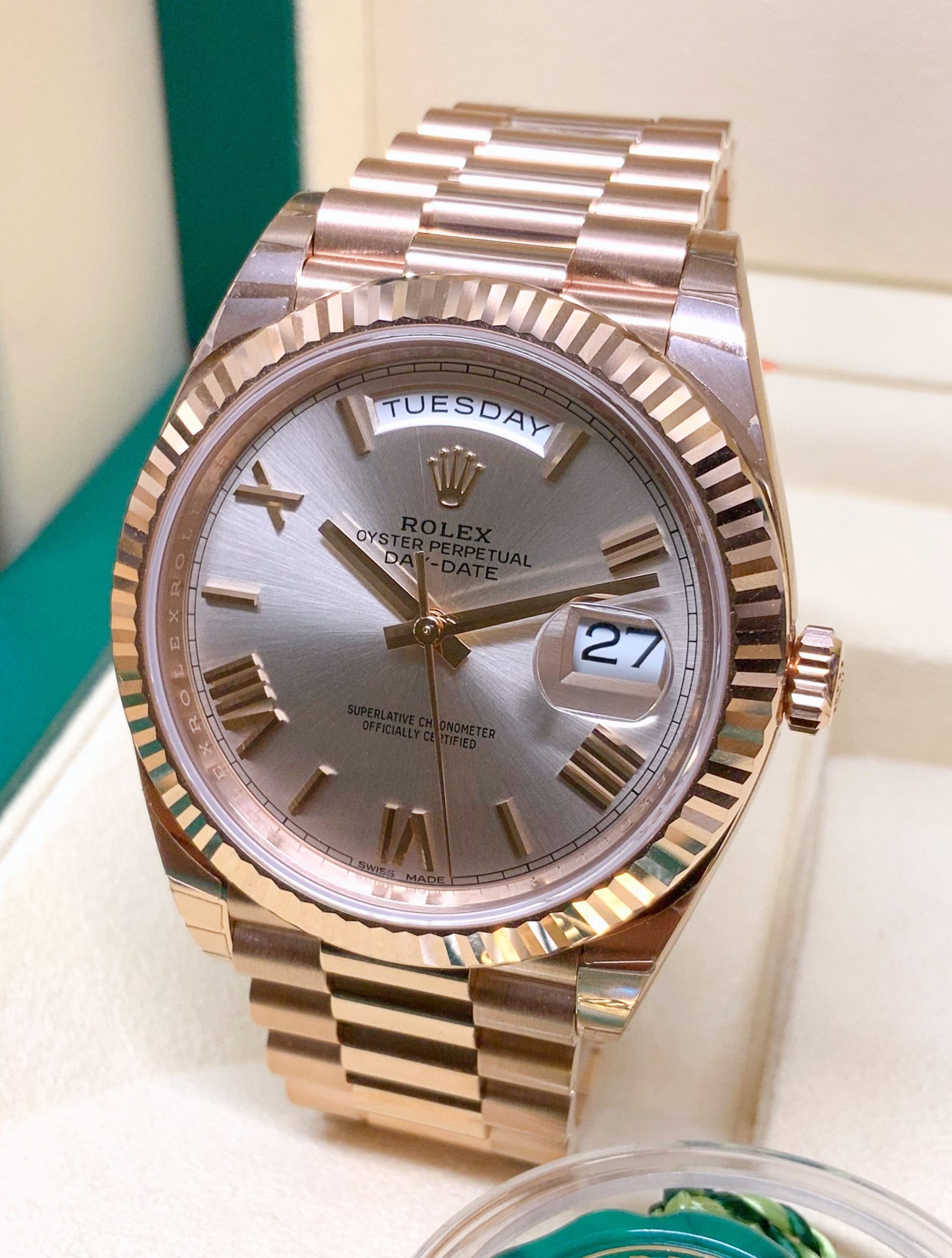 Rolex replica Day-Date II 40 228235 rose gold sandust dial - immagine 2