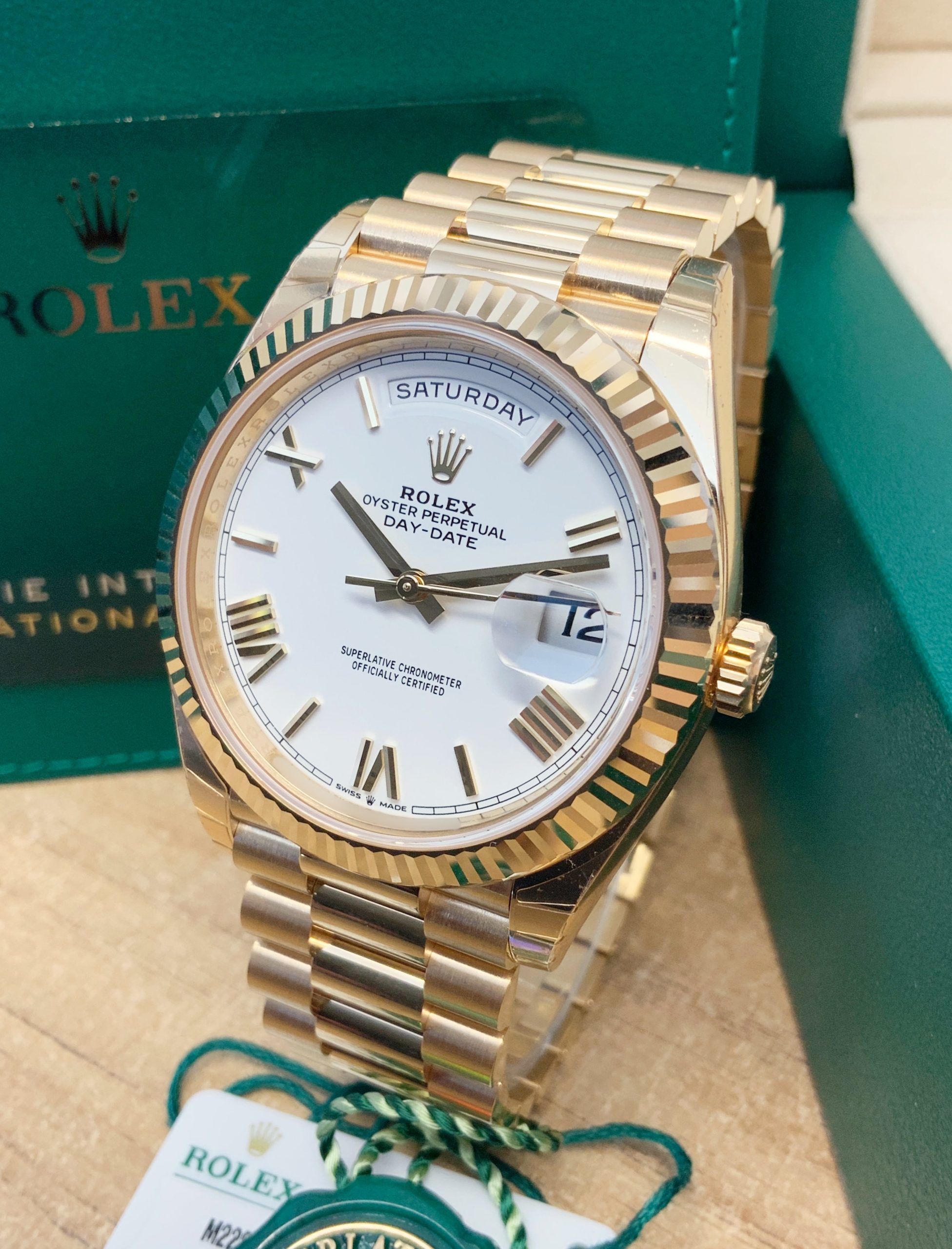 Rolex replica Day-Date II 40 228238 Yellow Gold white dial - immagine 8