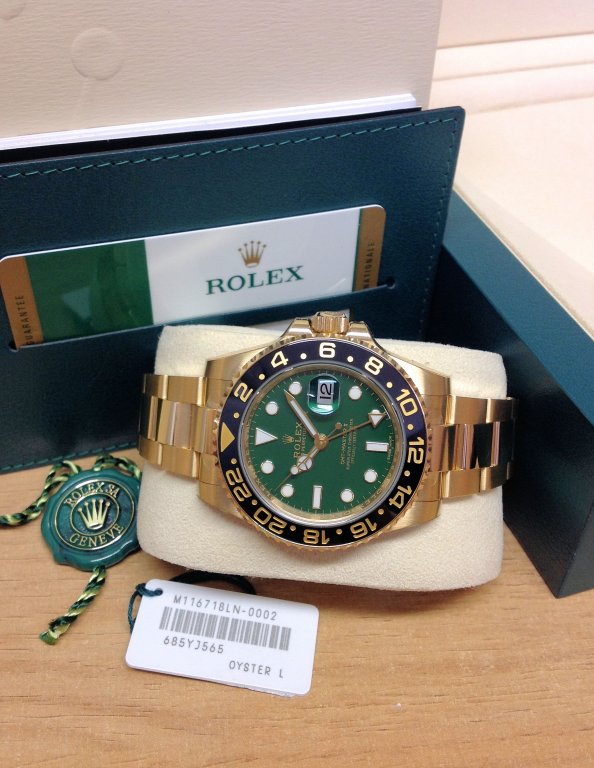 Rolex replica GMT Master II yellow gold 116718LN green dial - immagine 6