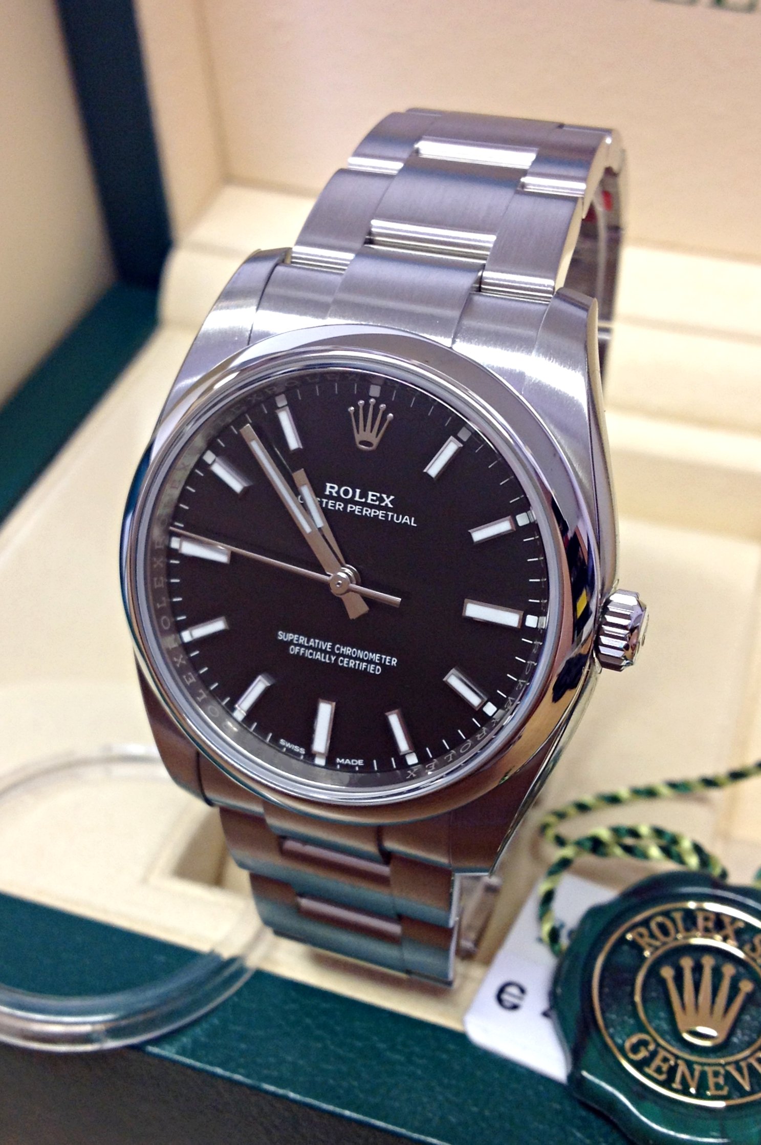 Rolex replica Oyster Perpetual 114200 Black Dial - immagine 3