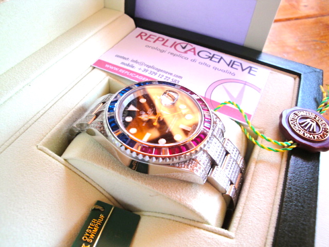 Rolex replica GMT master II SARU full diamond brillantine rosso blue orologio replica - immagine 4